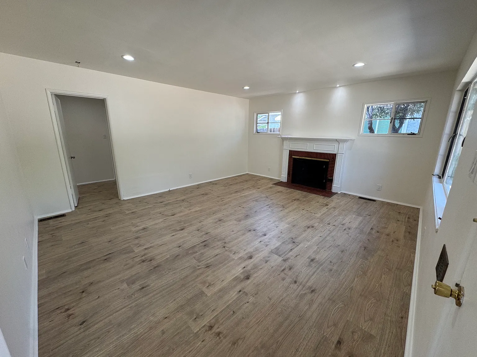 3 bed, 1358 sqft, $5,000 — Photo 2