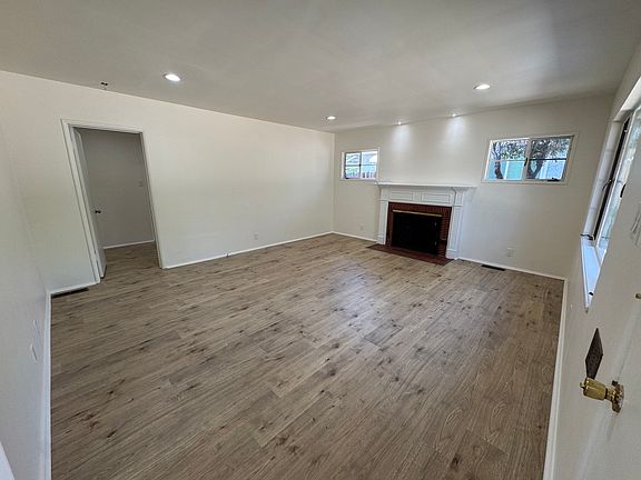 Living room with Fireplace