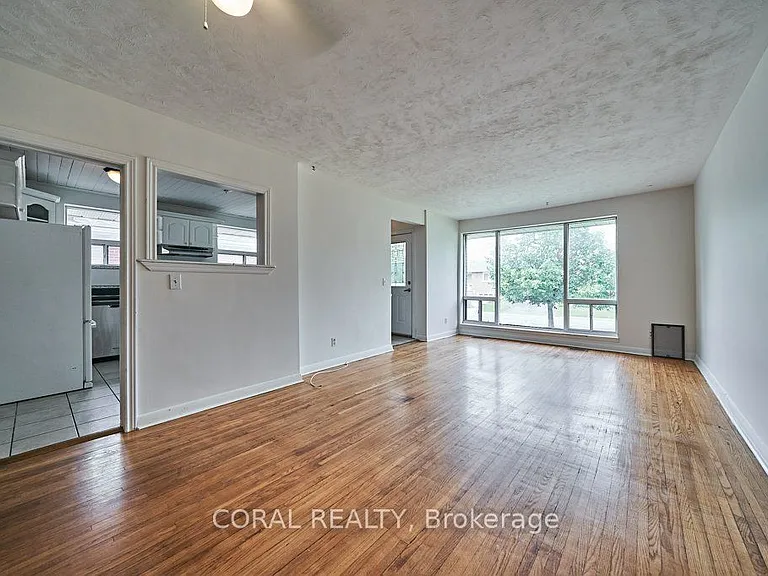213 Cabot St — Photo 10