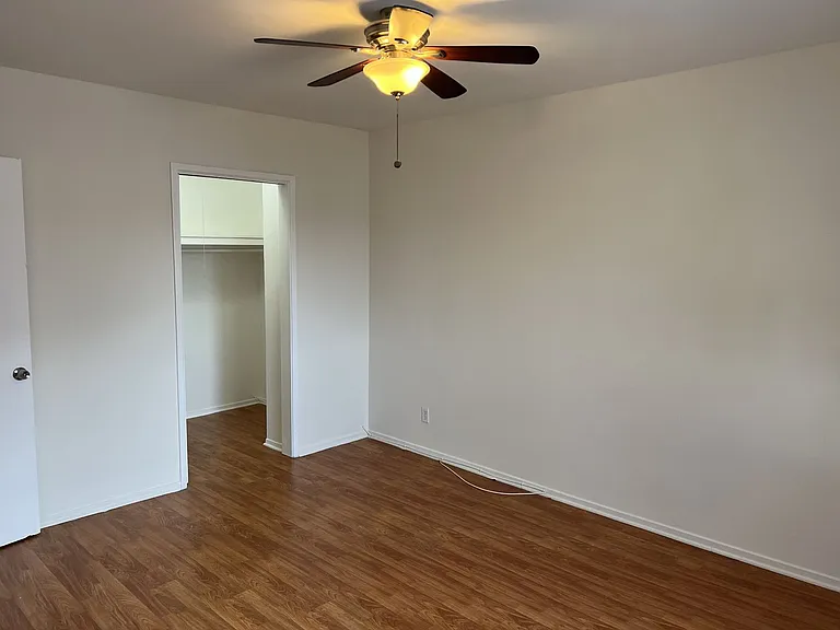 Bellaire Apartments — Photo 8
