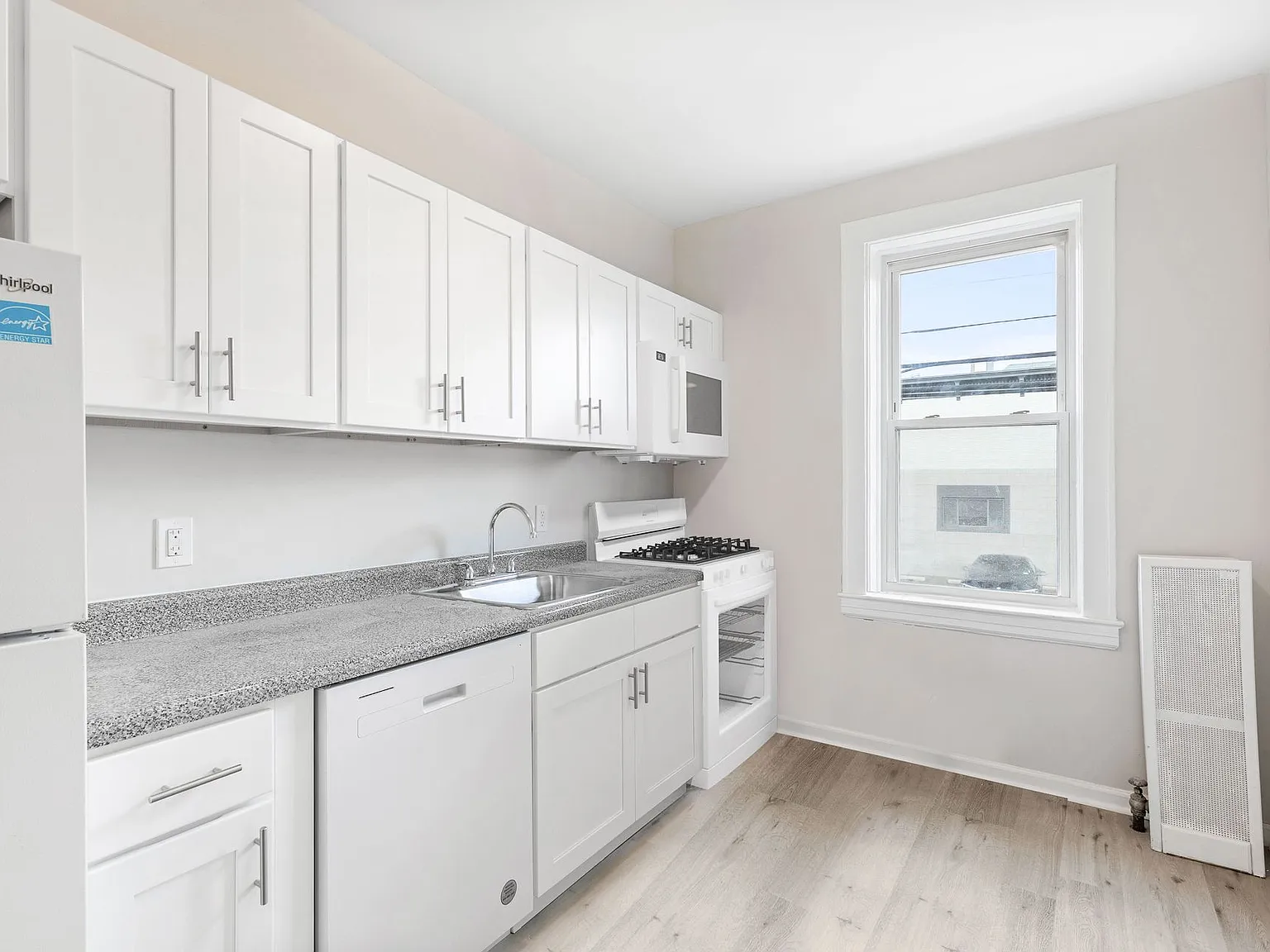 33 Franklin Place Apartments — Photo 1
