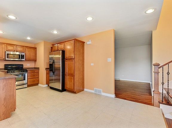 5th image of 7517 Lockwood Ave