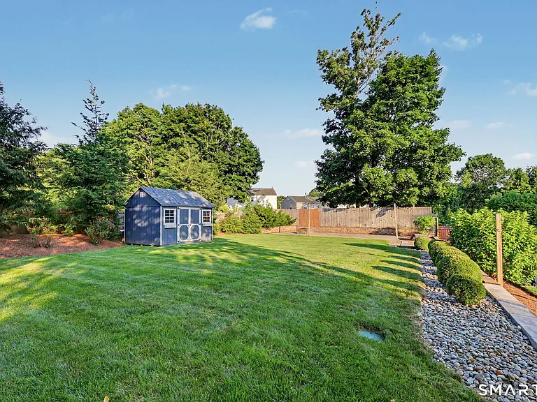 142 N Taylor Ave — Photo 31