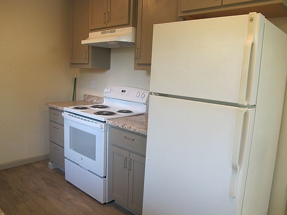 5th image of 1517 Arbutus Ave #1