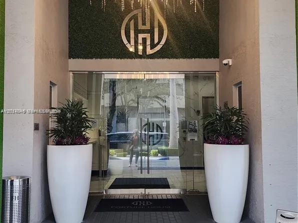 185 SE 14th Ter, Miami, FL