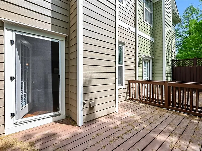 1915 Sterling Oaks Cir — Photo 14