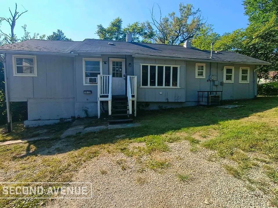 3820 E 69th Ter
