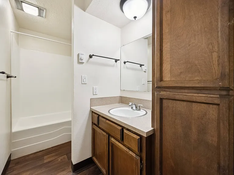 Fairmount Park Apartments — Photo 25