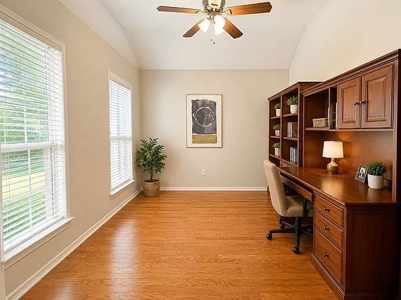 5th image of 609 Lake Point Dr