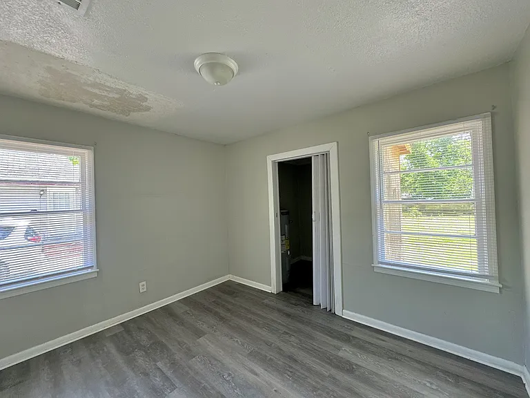803 Lausanne Dr — Photo 8