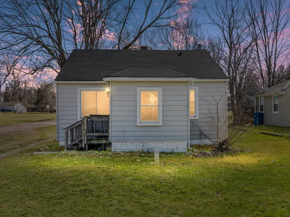 65 W Elmwood Ave, Leonard, MI 48367