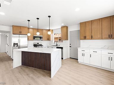 4736 Newton Dr, Las Vegas, NV 89121, photo 2