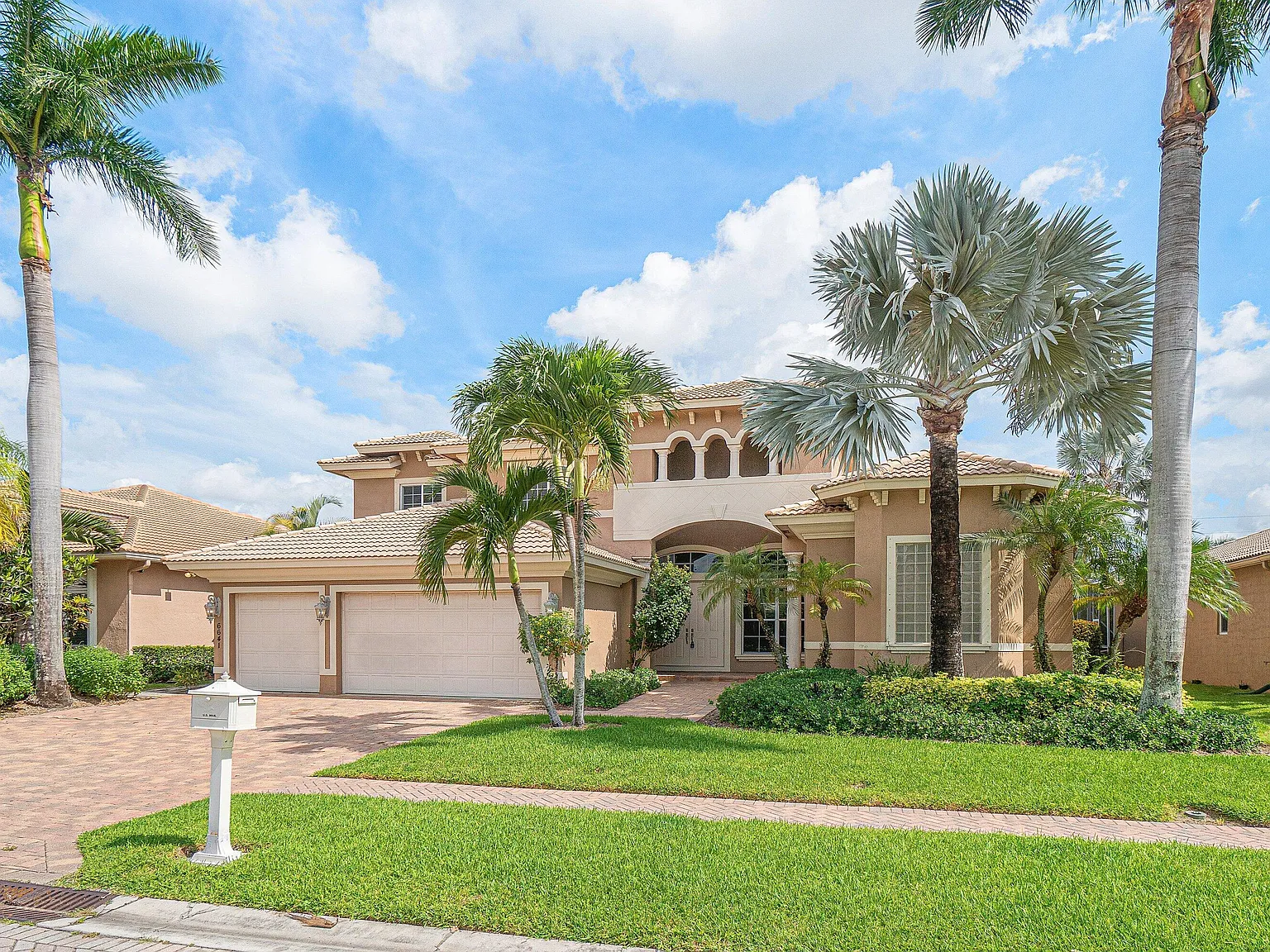 5 bed, 4.5 bath, 4384 sqft, $7,750 — Photo 3