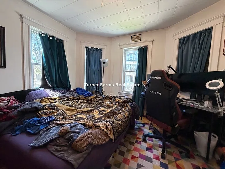 11 Burnham St #1R — Photo 7