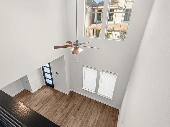 3rd image of 4523 Cinema St