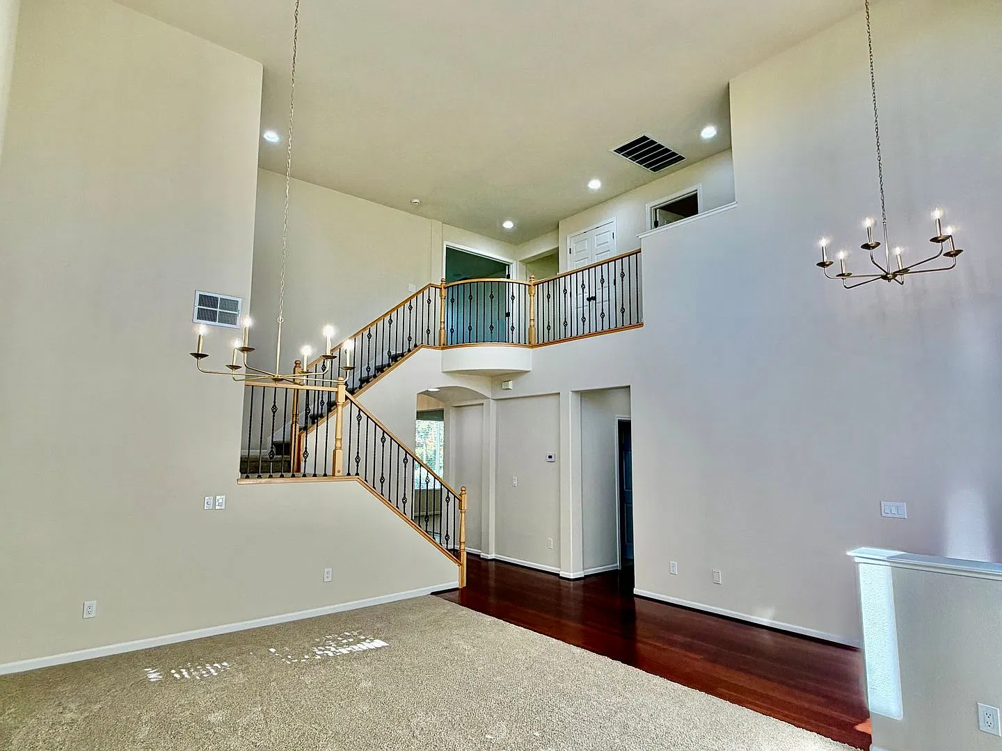 Gorgeous 4 Bedroom Home W/Pool In Gated Serrano Community!! — Photo 3