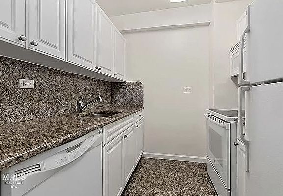 5th image of 300 E 46th St APT 10C