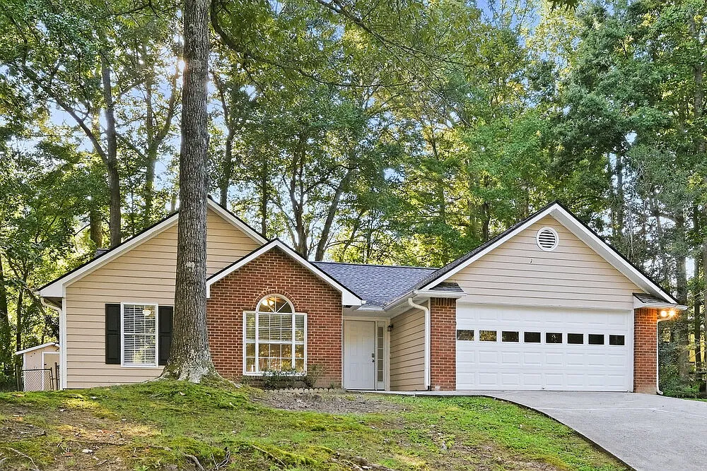 3 bed, 2.0 bath, 1522 sqft, $2,085 — Photo 3