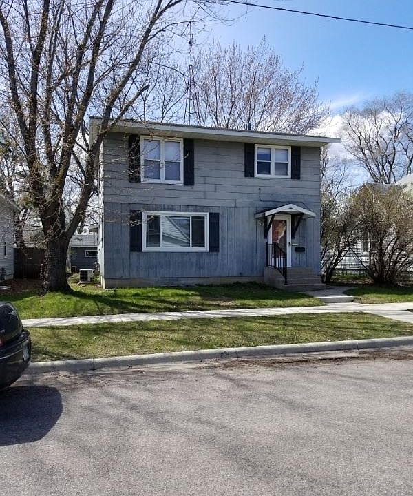 1st image of 319 19th Ave N