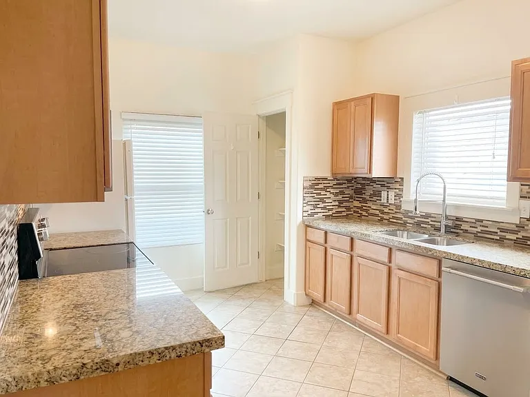 4227 W Degray Dr — Photo 2
