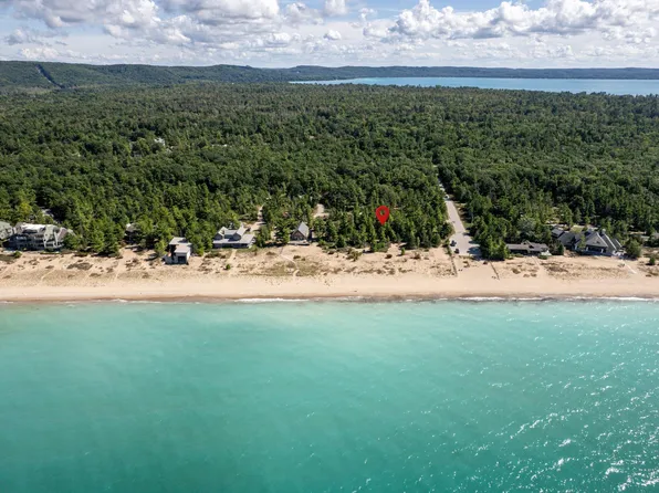 0 Bay Ln, Glen Arbor, MI 49636