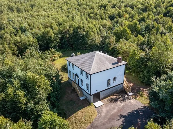 26 Hollow Rd, Brimfield, MA 01010