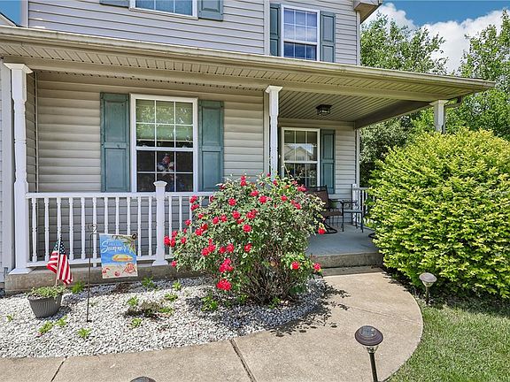 3rd image of 50 Crown Dr