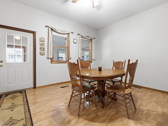 4th image of 351 E Sanborn St