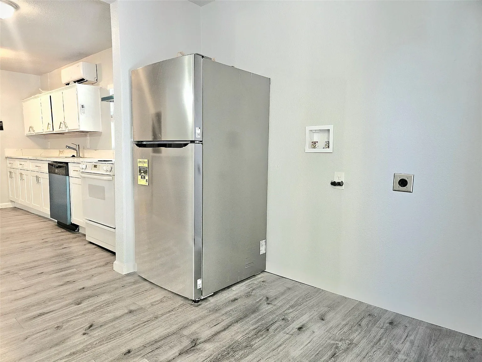 3 bed, 2.0 bath, 800 sqft, $1,400 — Photo 4