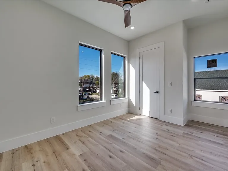 3434 Navaro St — Photo 23