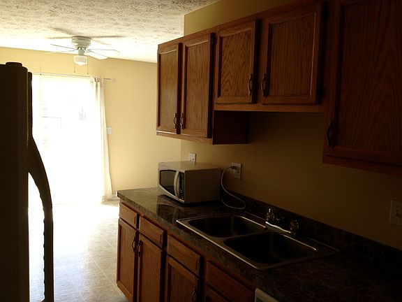 Kitchen w/Appliances