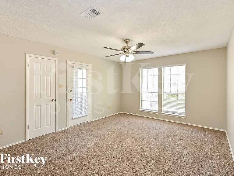 70 Timberspire Ln — Photo 8