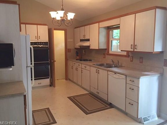 5th image of 26836 Locust Dr