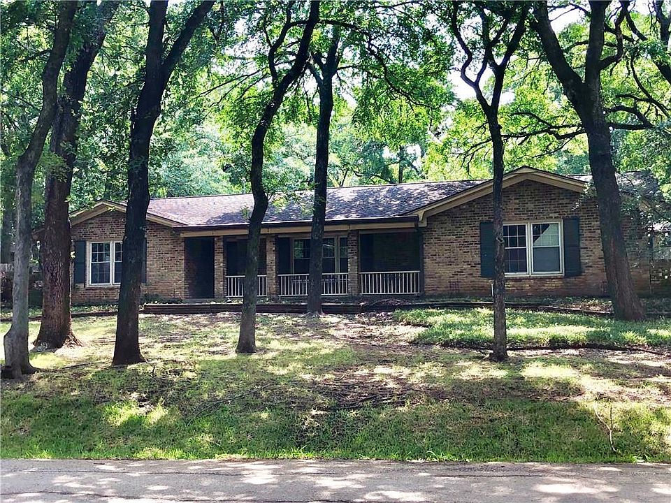 1st image of 201 Oak Forest Dr