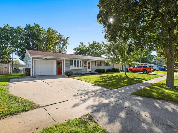 923 Amhart Dr, De Pere, WI 54115