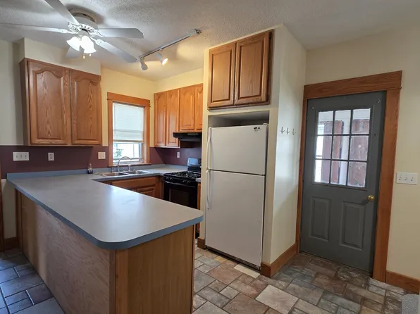 73-75 Hitchcock St, Holyoke, MA 01040