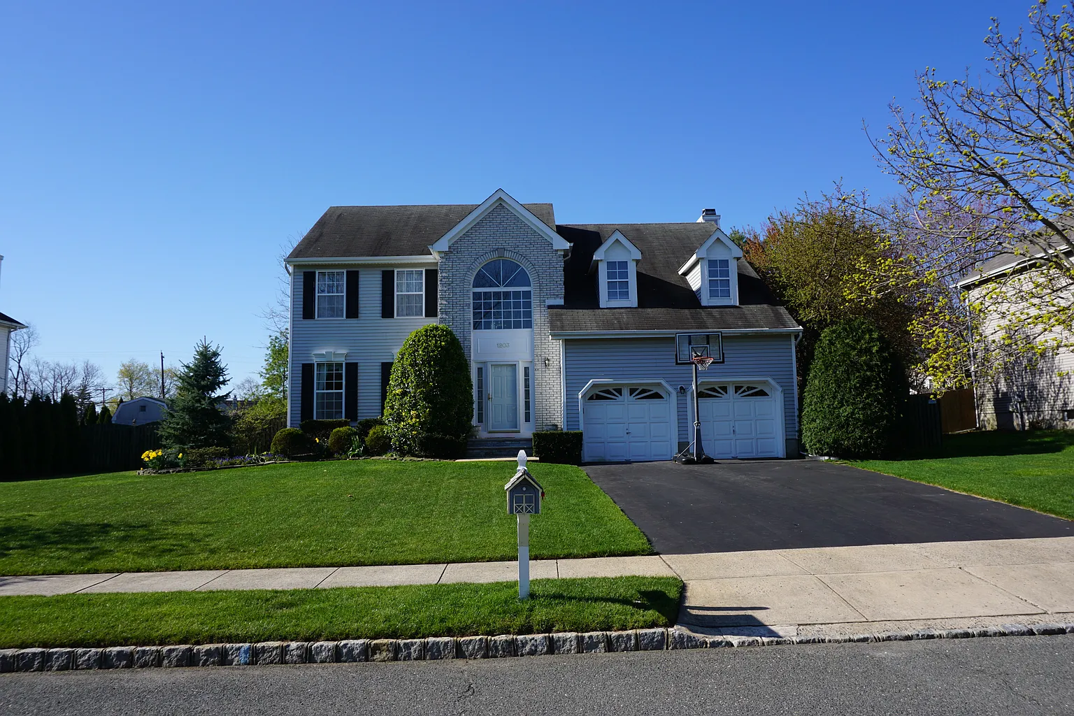 1203 Mohegan Rd photo 1