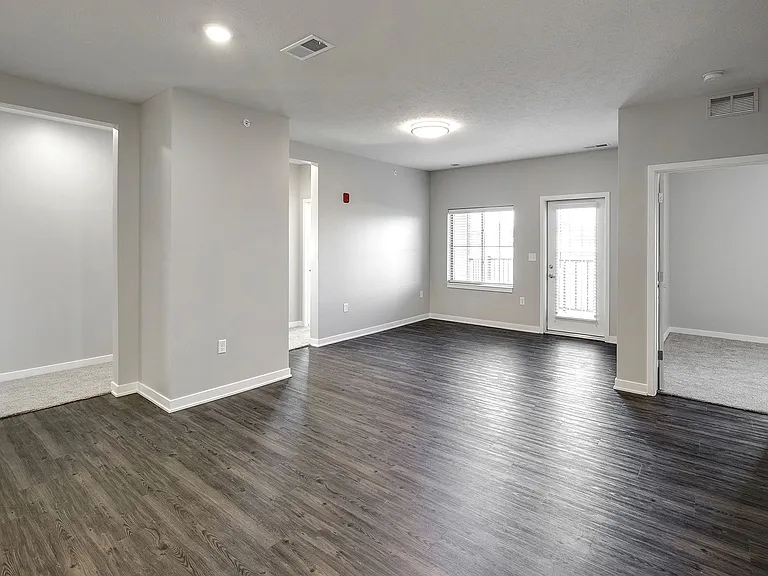 Deerfield Apartments & Chateaus — Photo 13