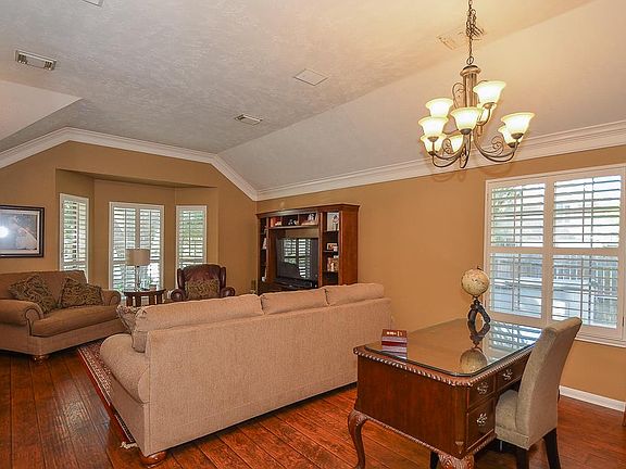 5th image of 1107 Foxland Chase St