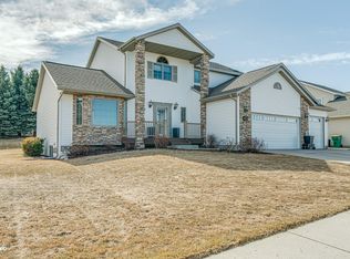 4007 Overland Rd, Bismarck, ND 58503
