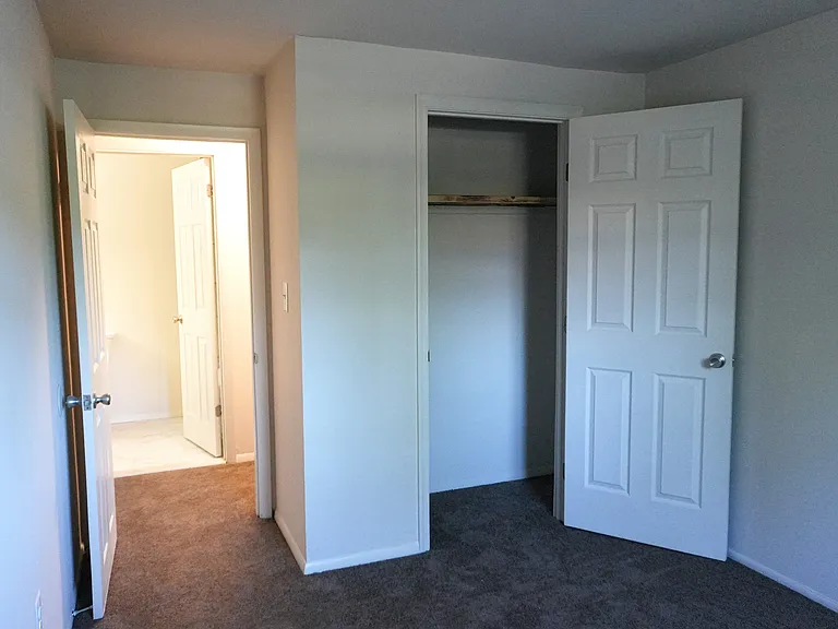 Edmondson Park Apartments — Photo 18