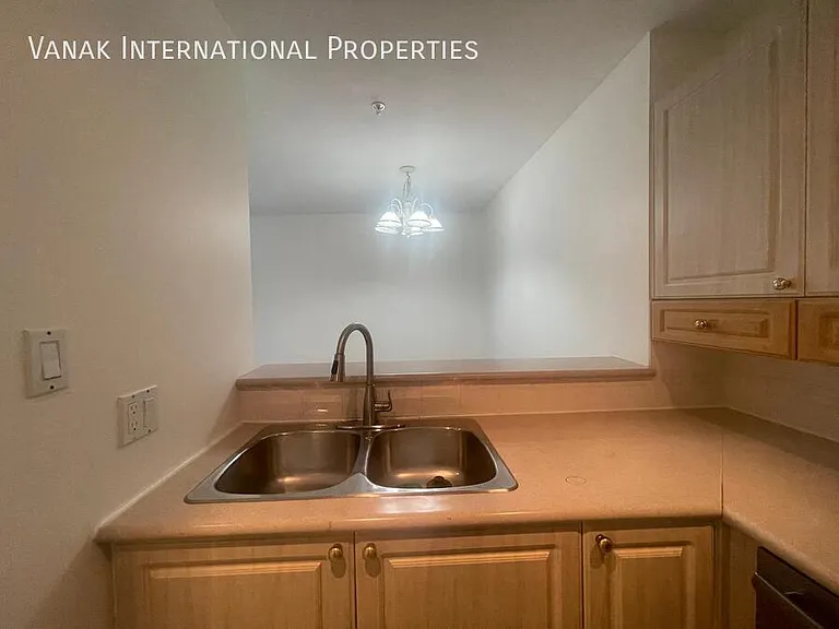 137 W 17th St #205 — Photo 9