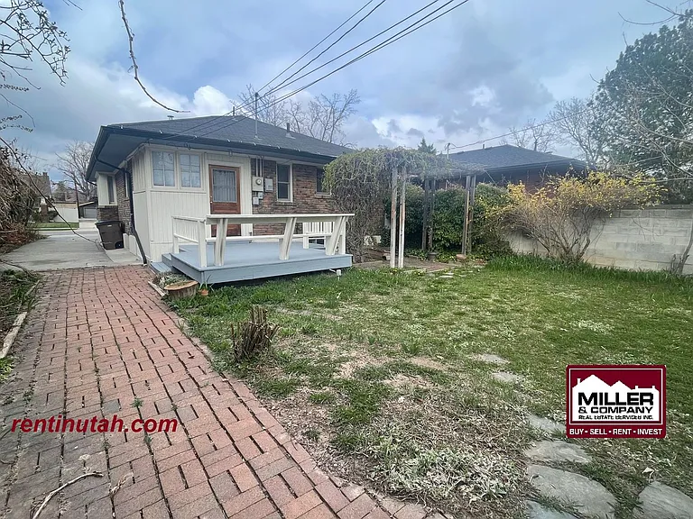 1560 E Garfield Ave — Photo 11