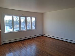 (Undisclosed Address), Lindenhurst, NY 11757