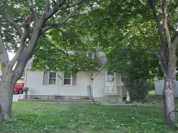 809 N 13th St, Estherville, IA 51334