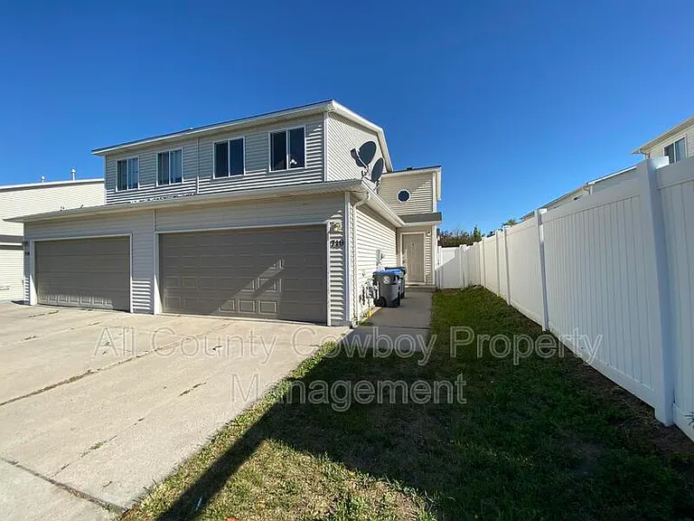 710 W 2nd St — Photo 1