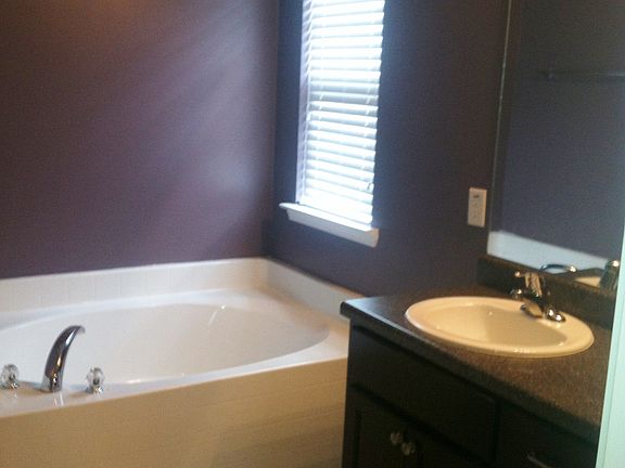 5th image of 142 Arbor Village Dr