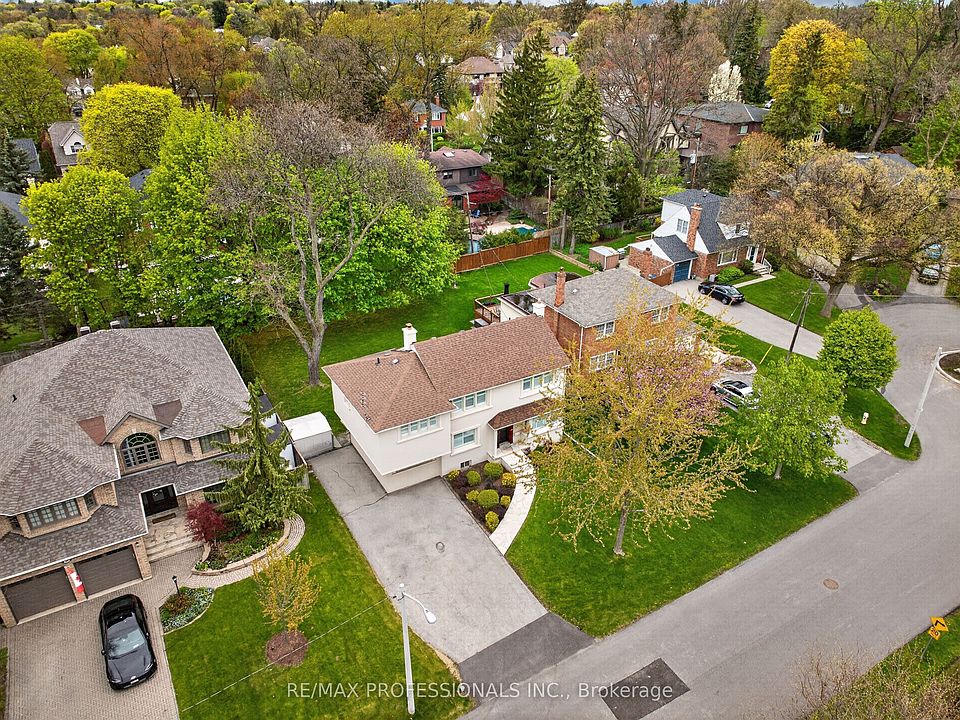 1st image of 27 Nottingham Dr