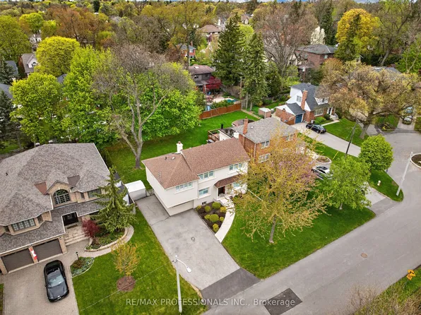 27 Nottingham Dr, Toronto, ON M9A 2W4