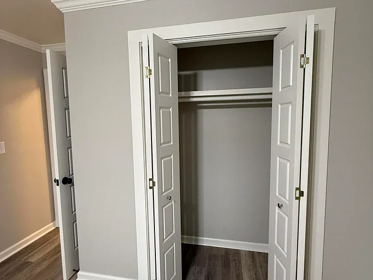 3618 E Admiral Doyle Dr — Photo 14